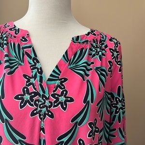 EUC - Crown & Ivy ladies blouse, size Medium.